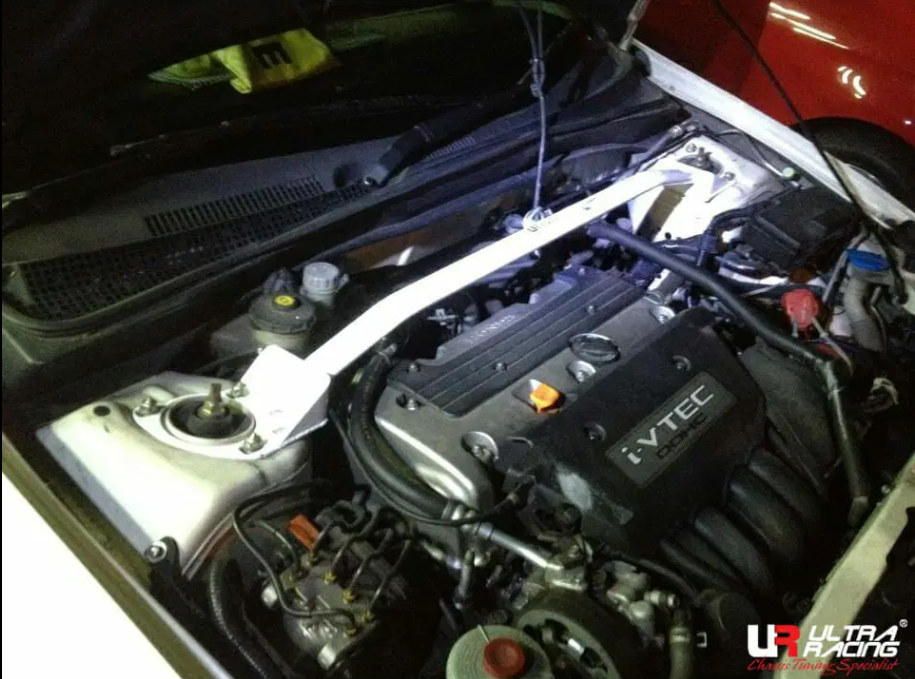 Ultra Racing Honda Integra DC5 Front Strut Brace