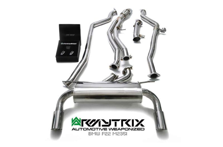 Système d'échappement Armytrix Valved : collecteur avant en Y, collecteur intermédiaire, silencieux Valved, kit de télécommande sans fil et doubles embouts chromés argentés pour BMW F20/F21 M135i (2012-2015)