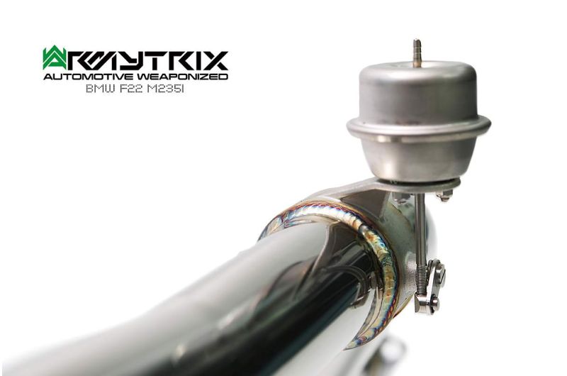 Système d'échappement Armytrix Valvetronic : collecteur avant en Y, collecteur intermédiaire, silencieux Valvetronic, kit de télécommande sans fil et doubles embouts chromés argentés pour BMW F20/F21 M135i (2012-2015)