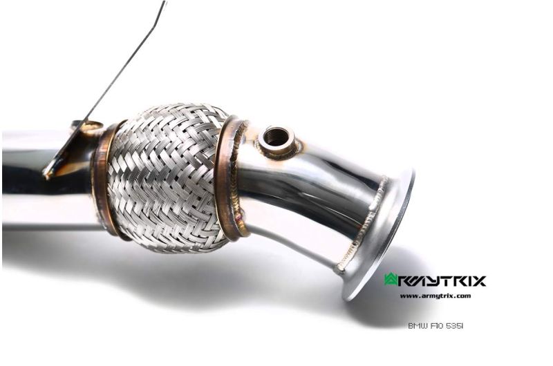 Système d'échappement Armytrix Valvetronic : tube avant + tube intermédiaire + tube en Y + silencieux Valvetronic + kit de télécommande sans fil + quatre embouts chromés argentés pour BMW F10 535i (2010-2017)
