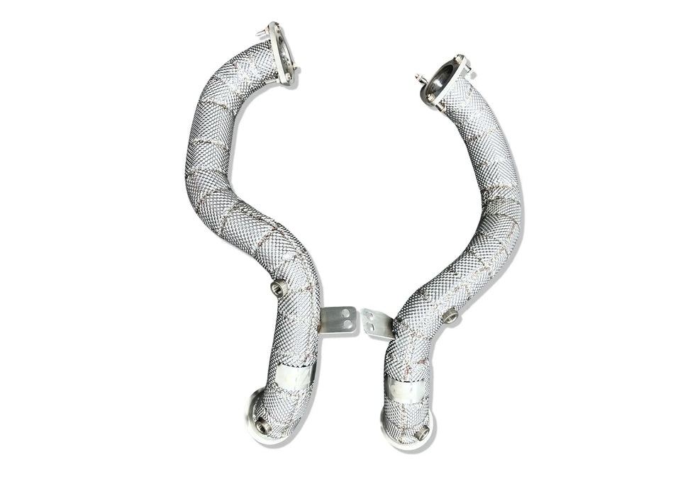Yonristic Aston Martin Vantage axle-back exhaust - installed tip close-up